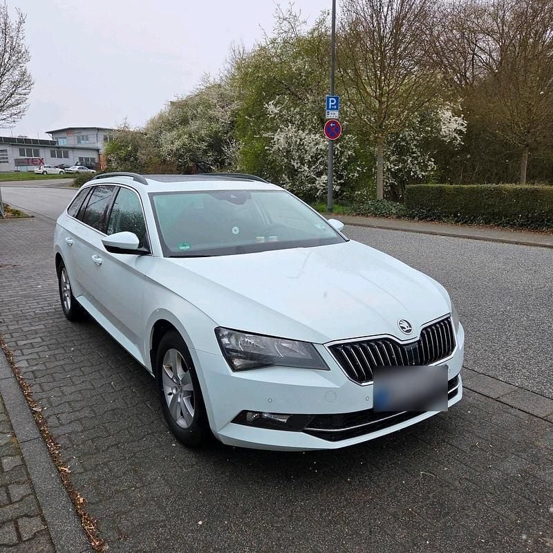 Gebraucht Skoda Superb 150 PS (110 kW) 2017 Weiß Kombi