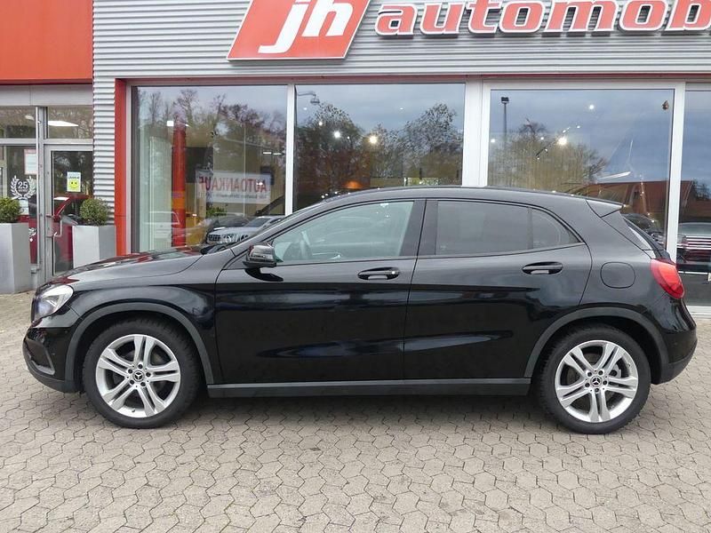 Gebraucht Mercedes GLA200 156 PS (114 kW) 2015 Schwarz SUV