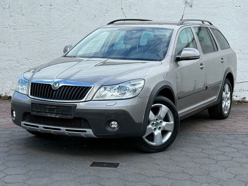 Beige Gebraucht 2012 Skoda Octavia Scout 4x4 Kombi | 8.500 € (Guter Preis) - Bild 1/4