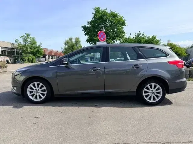Używany Ford Focus Titanium 125 KM (91 kW) 2017 Szary Sedan/Limuzyna