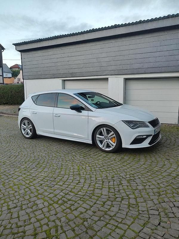 Weiß Gebraucht 2017 Cupra Leon Limousine | 18.500 € (Guter Preis) - Bild 1/4