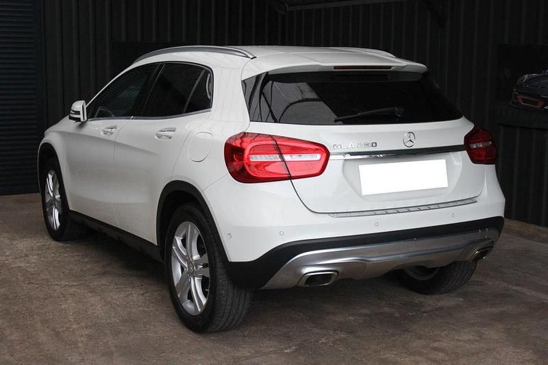 Gebraucht Mercedes GLA250 211 PS (155 kW) 2016 Weiß SUV
