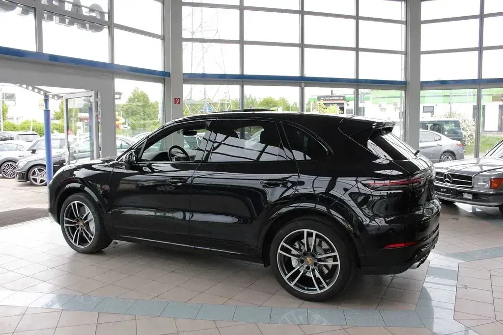 Gebraucht Porsche Cayenne Turbo 549 PS (403 kW) 2018 Tiefschwarzmetallic SUV