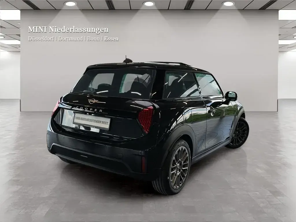Używany Mini Cooper 114 kW (156 KM) 2025 Czarny Hatchback