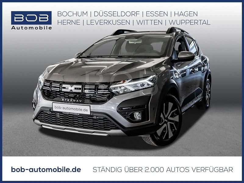 Grau Gebraucht 2025 Dacia Sandero Expression Limousine | 17.333 € (Guter Preis) - Bild 1/3