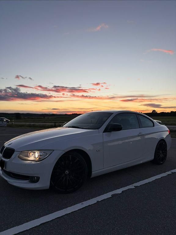 Gebraucht BMW 320 M Sport 170 PS (125 kW) 2011 Weiß Coupé