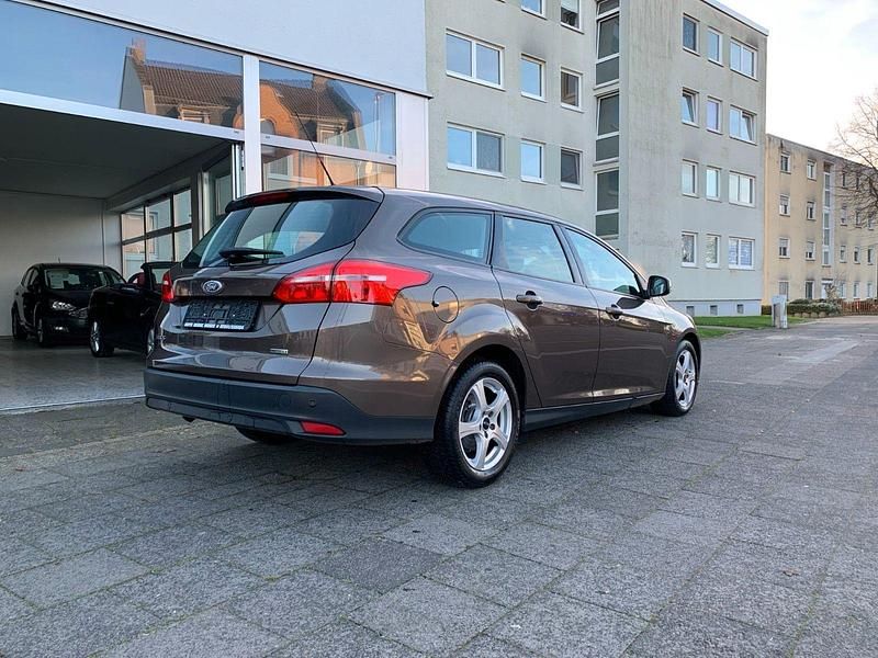 Gebraucht Ford Focus Business Edition 101 PS (74 kW) 2016 Braun Kombi