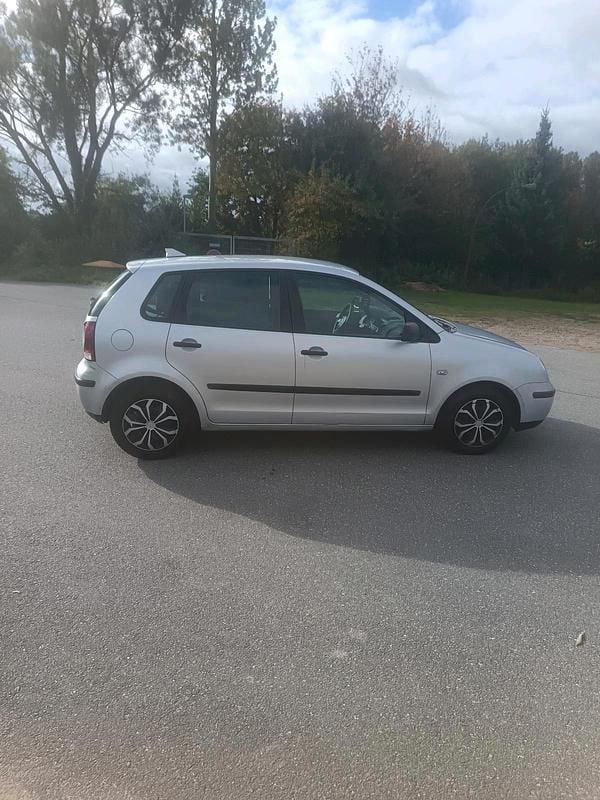 Gebraucht VW Polo 54 PS (39 kW) 2003 Silber Kleinwagen
