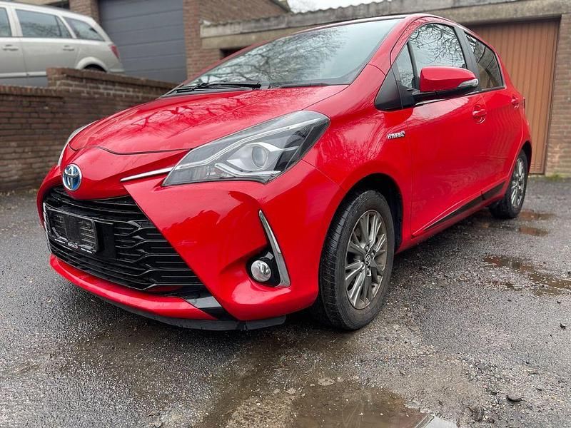 Gebraucht Toyota Yaris Style 101 PS (74 kW) 2017 Rot Limousine