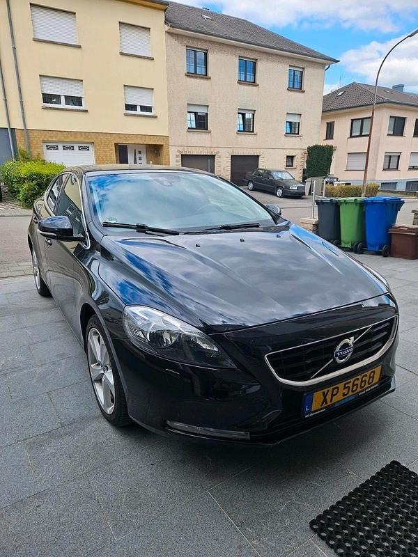 Schwarz Gebraucht 2011 Volvo V40 Kombi | 8.500 € - Bild 1/4