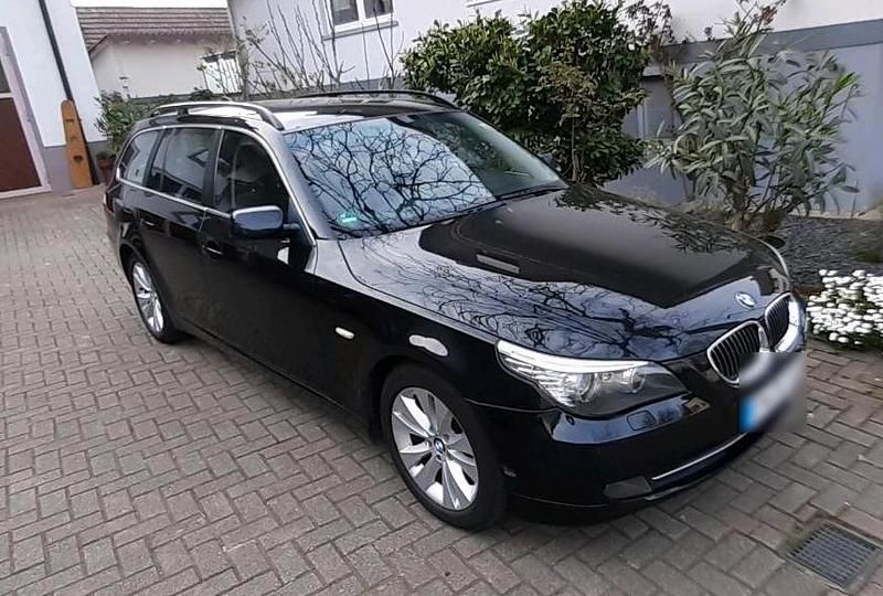 Gebraucht BMW 525 197 PS (144 kW) 2008 Schwarz Kombi