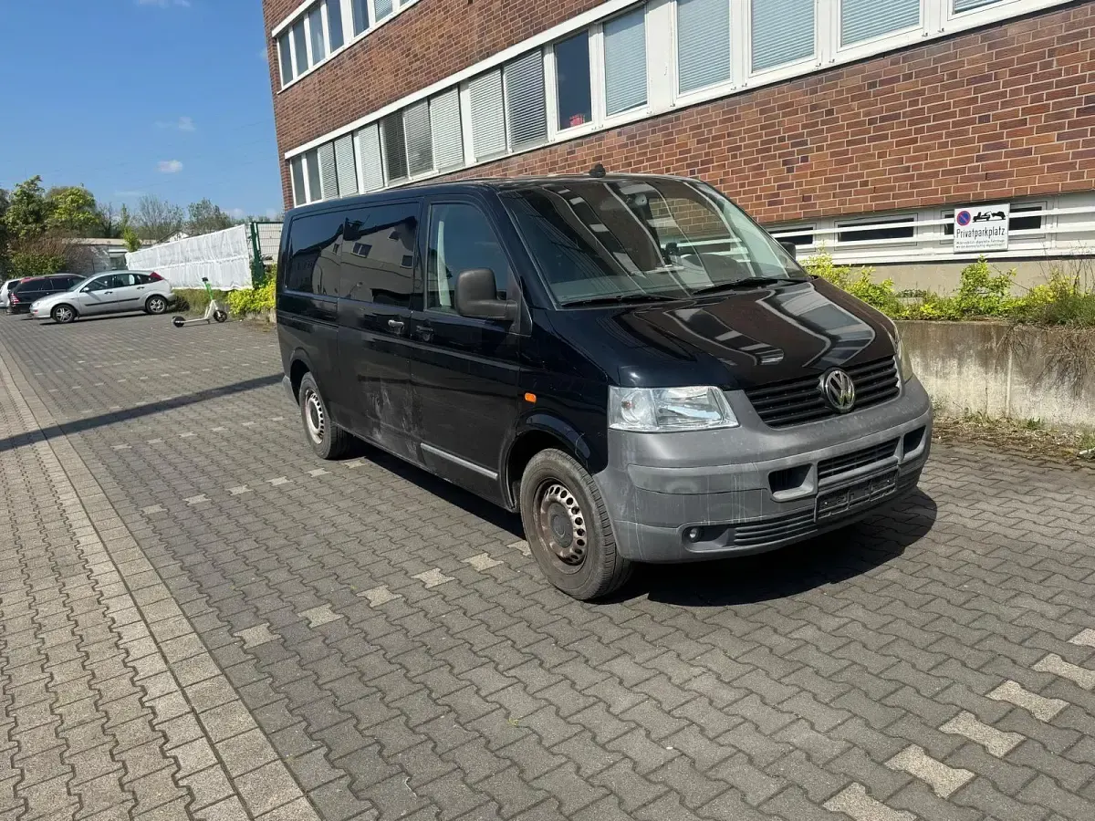 Second-hand VW Caravelle 131 CP (96 kW) 2005 Negru Van