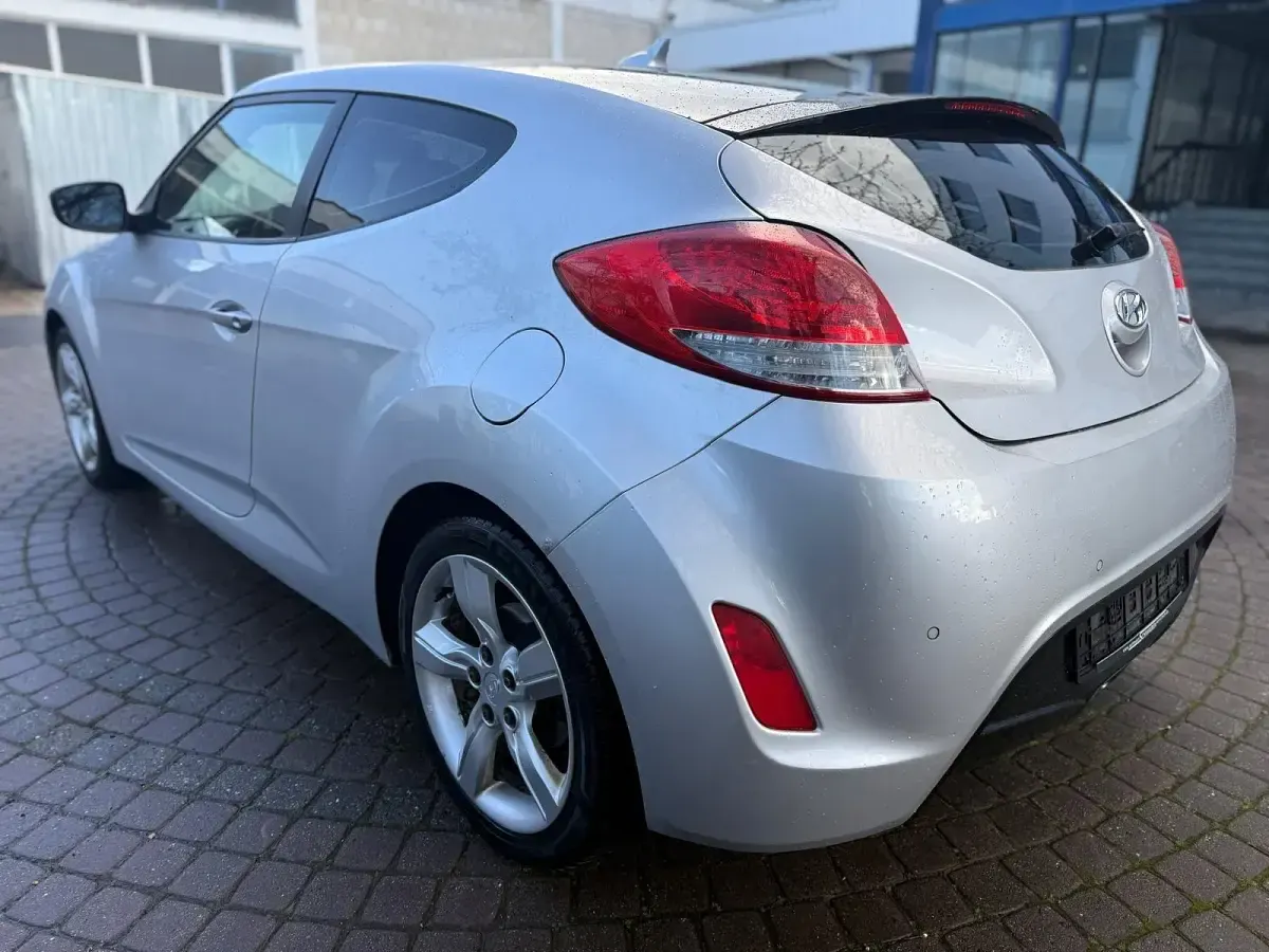 Gebraucht Hyundai Veloster Trend 140 PS (102 kW) 2011 Silber Kleinwagen