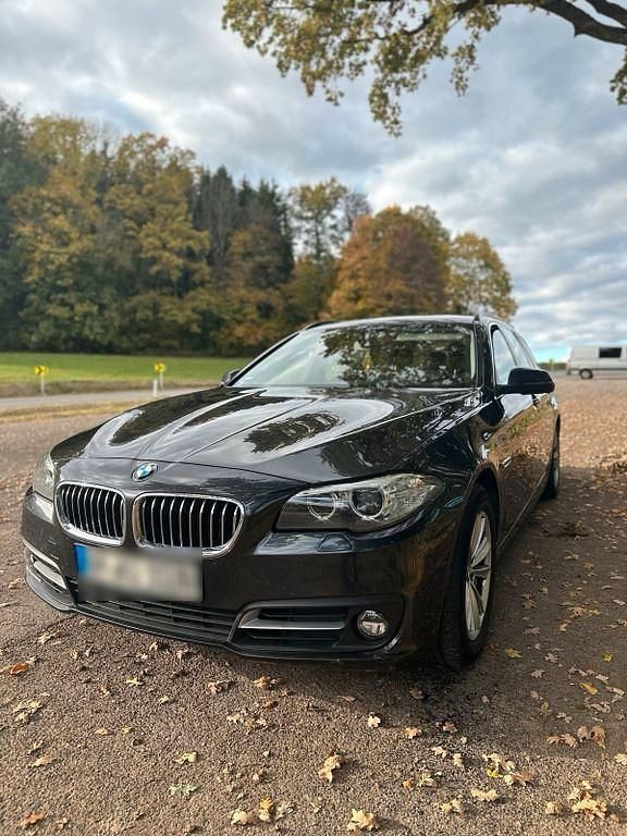 Grau Gebraucht 2013 BMW 530 Luxury Line Kombi | 8.990 € (Superpreis) - Bild 1/4