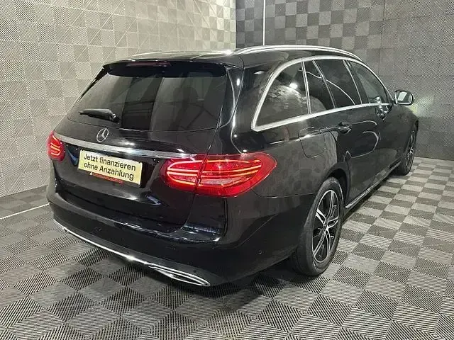 Gebraucht Mercedes C300 Avantgarde 258 PS (189 kW) 2020 Schwarz Limousine