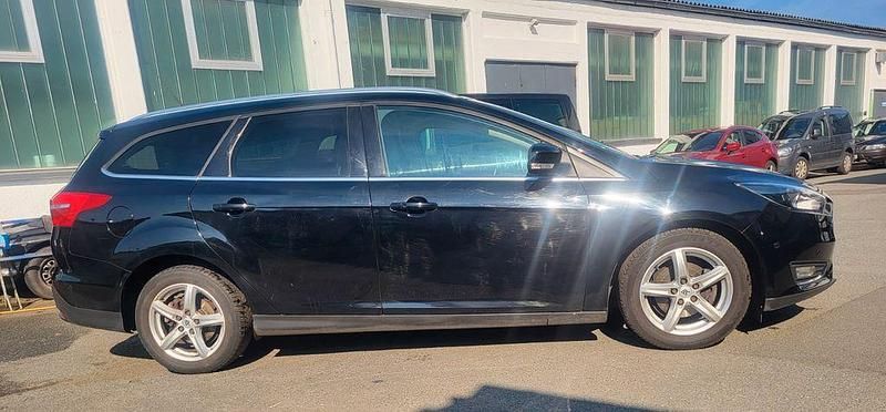 Gebraucht Ford Focus Titanium 125 PS (91 kW) 2016 Schwarz Limousine
