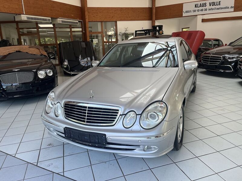 Silber Gebraucht 2004 Mercedes E240 Avantgarde Limousine | 3.450 € (Fairer Preis) - Bild 1/4