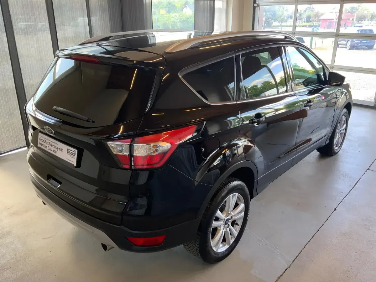 Gebraucht Ford Kuga 150 PS (110 kW) 2019 Schwarz SUV