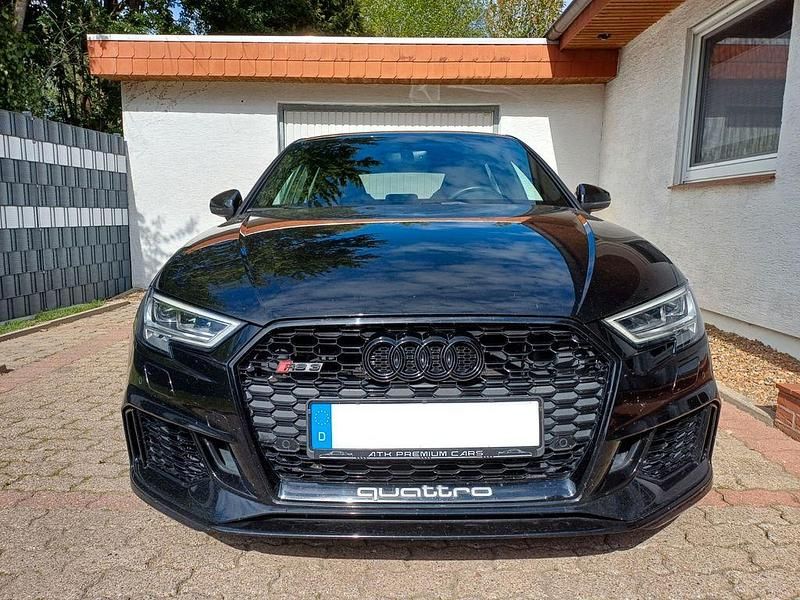 Gebraucht Audi RS3 Ambiente 400 PS (294 kW) 2018 Schwarz Limousine