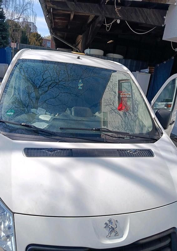 Gebraucht Peugeot Expert 128 PS (94 kW) 2015 Weiß Van