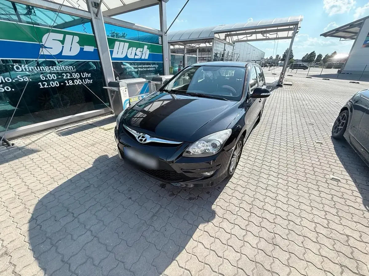 Gebraucht Hyundai i30 Style 109 PS (80 kW) 2010 Schwarz Kleinwagen