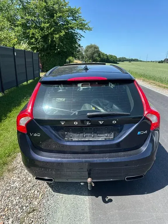 Gebraucht Volvo V60 190 PS (139 kW) 2016 Blau Kombi