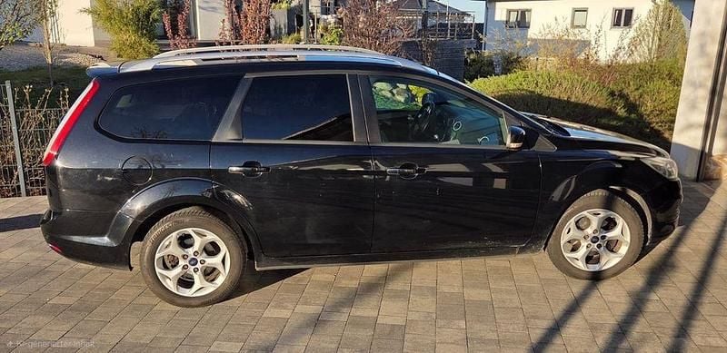 Second-hand Ford Focus Titanium 101 CP (74 kW) 2010 Negru Berlinǎ