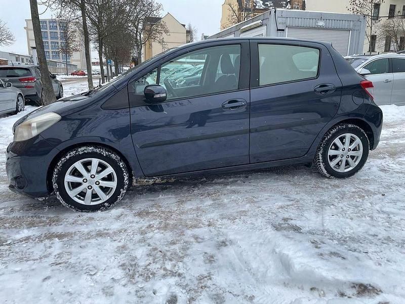 Violett Gebraucht 2012 Toyota Yaris Executive Limousine | 6.890 € (Fairer Preis) - Bild 1/4