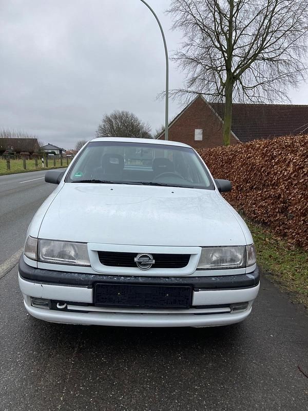 Gebraucht Opel Vectra 115 PS (84 kW) 1993 Weiß Limousine
