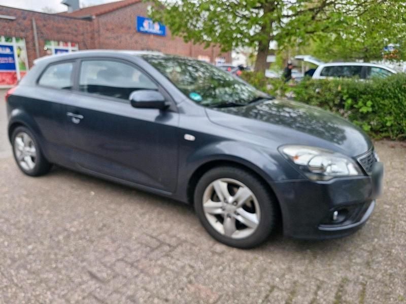 Gebraucht Kia Ceed 89 PS (65 kW) 2013 Grau Kleinwagen