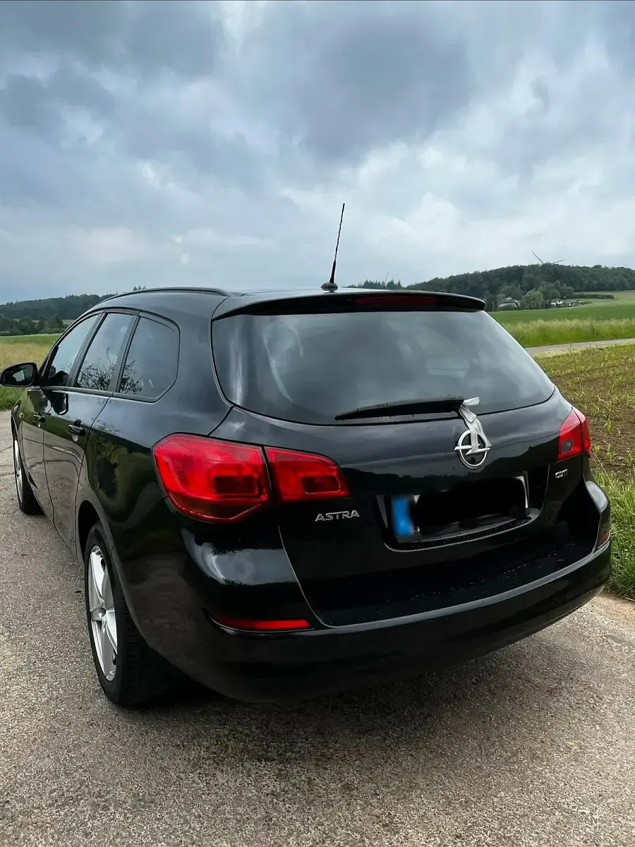 Gebraucht Opel Astra 122 PS (89 kW) 2011 Schwarz Kombi
