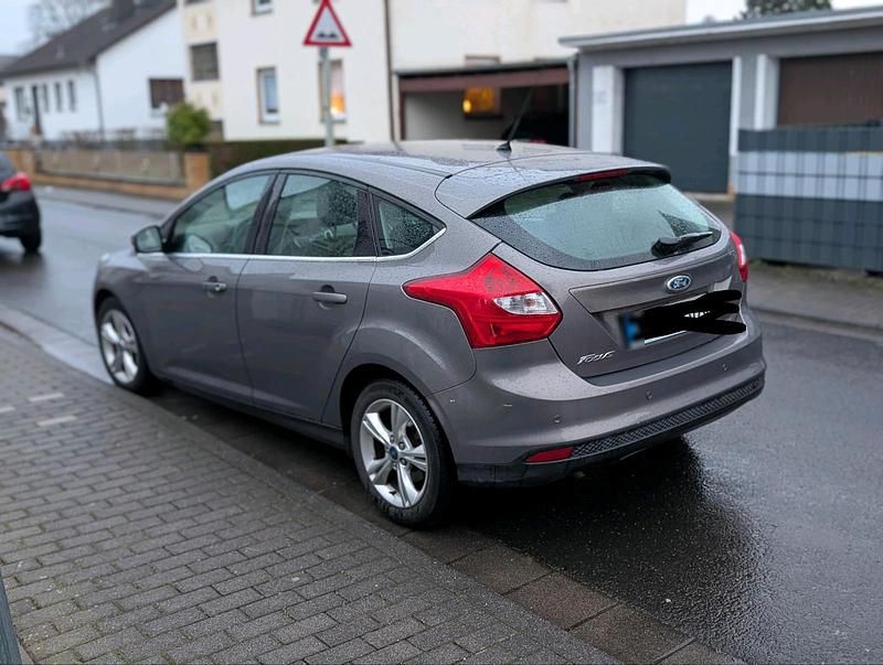 Gebraucht Ford Focus 101 PS (74 kW) 2012 Braun Kleinwagen