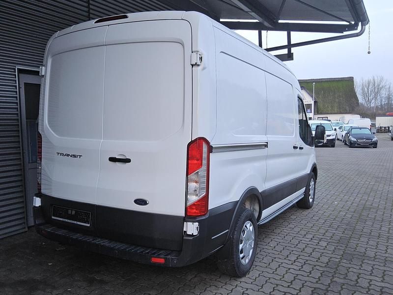Gebraucht Ford Transit Trend 131 PS (96 kW) 2022 Frostweiß Limousine