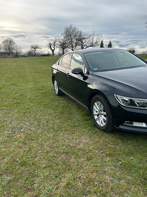 Gebraucht VW Passat 125 PS (91 kW) 2018 Schwarz Limousine