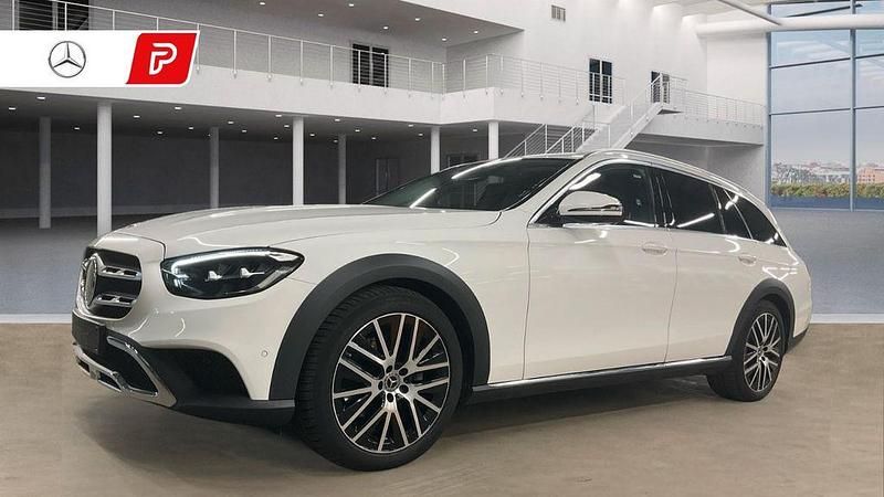 Weiß Gebraucht 2022 Mercedes E220 Limousine | 35.980 € (Teuer) - Bild 1/4