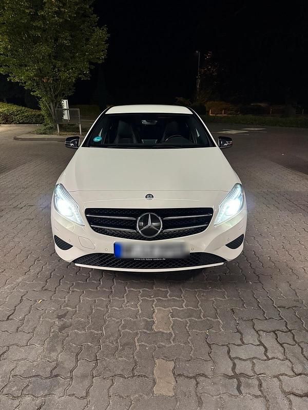Weiß Gebraucht 2013 Mercedes A180 Kleinwagen | 6.999 € - Bild 1/4