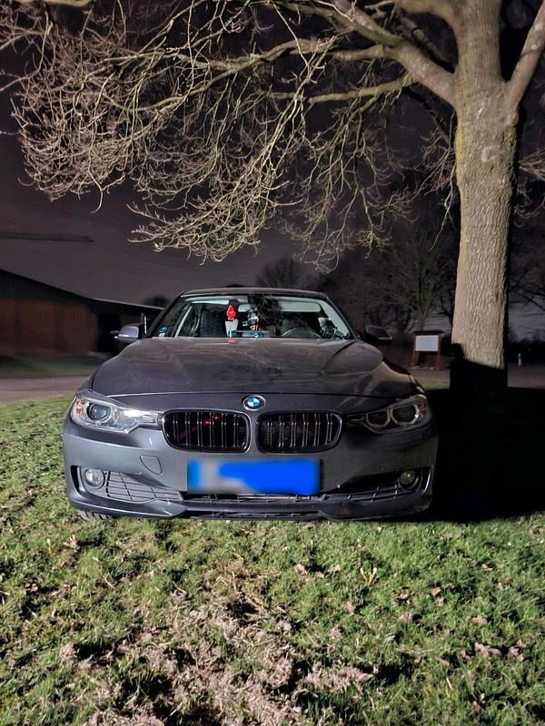 Gebraucht BMW 318 143 PS (105 kW) 2012 Grau Limousine