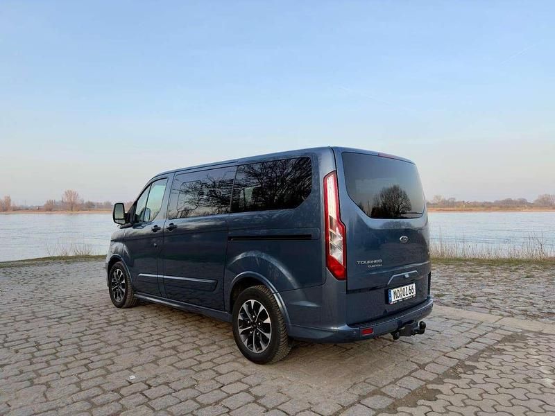 Gebraucht Ford Tourneo 131 PS (96 kW) 2017 Blau Van / Kleinbus
