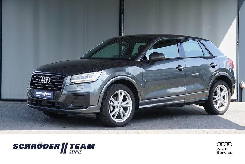 Grau Gebraucht 2020 Audi Q2 Sport SUV | 25.890 € (Etwas zu teuer) - Bild 1/4