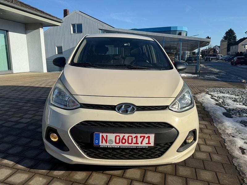 Beige Gebraucht 2014 Hyundai i10 Classic Kleinwagen | 2.900 € (Superpreis) - Bild 1/4