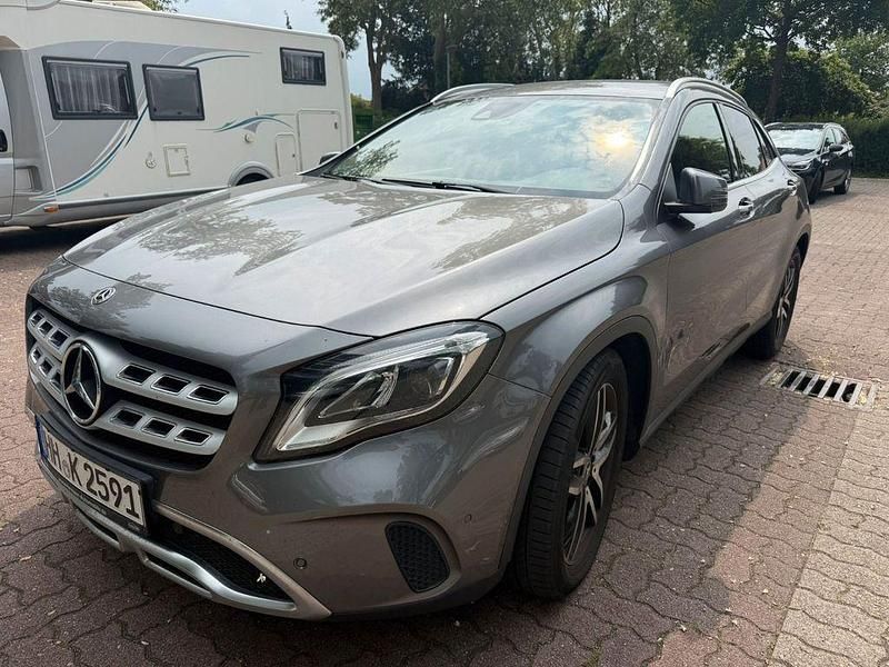 Gebraucht Mercedes GLA200 156 PS (114 kW) 2018 Grau SUV