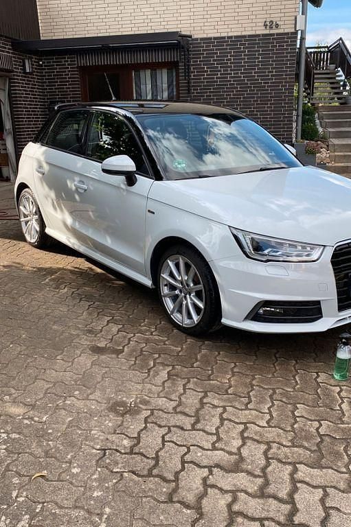Weiß Gebraucht 2016 Audi A1 Sportback S-Line Kleinwagen | 12.100 € (Fairer Preis) - Bild 1/4