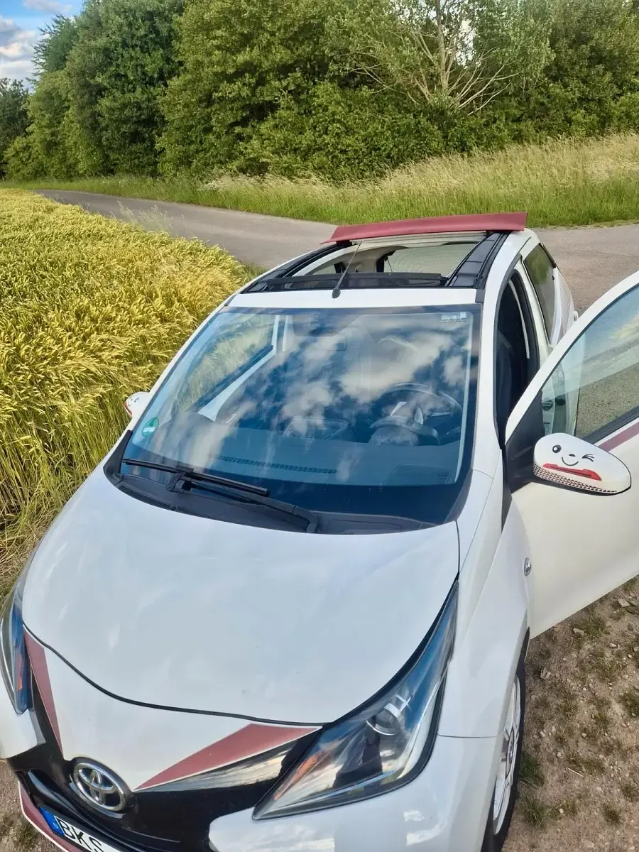 Gebraucht Toyota Aygo 69 PS (50 kW) 2017 Weiß Kleinwagen