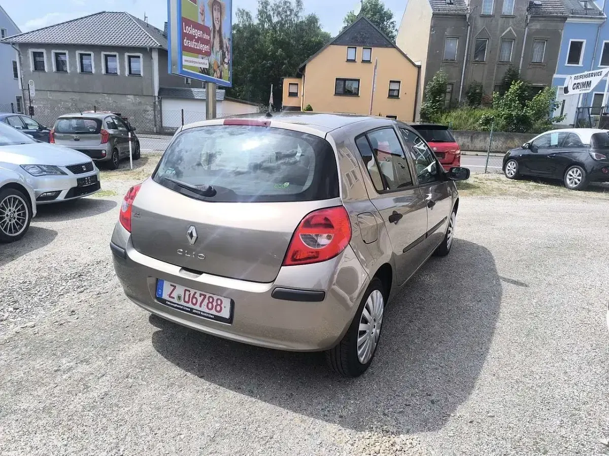 Gebraucht Renault Clio II Authentique 75 PS (55 kW) 2008 Stone Kleinwagen