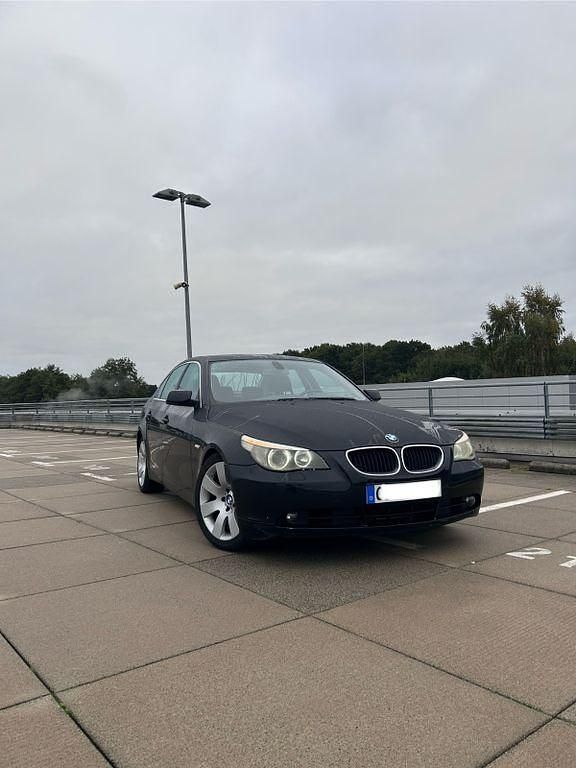 Schwarz Gebraucht 2005 BMW 530 Limousine | 4.200 € (Superpreis) - Bild 1/4