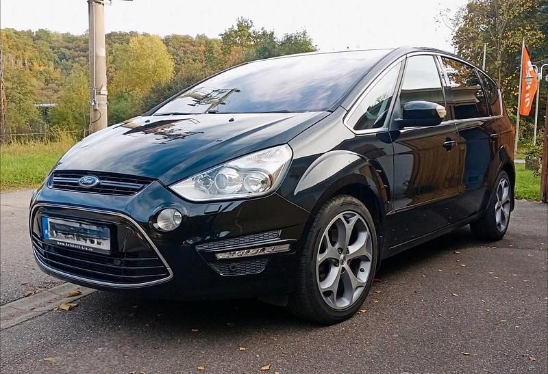 Schwarz Gebraucht 2010 Ford S-MAX Titanium Van / Kleinbus | 4.600 € (Guter Preis) - Bild 1/4