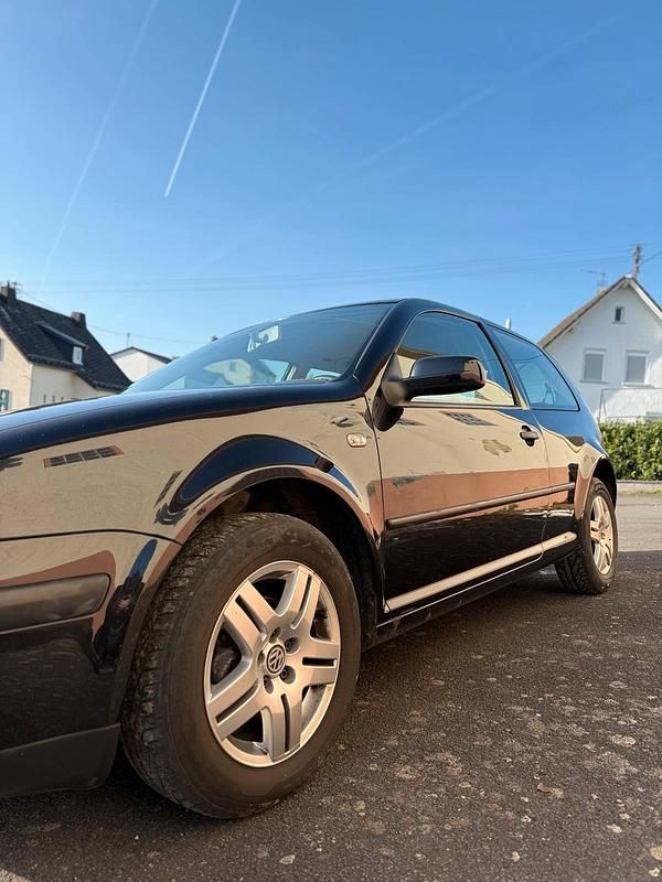 Gebraucht VW Golf IV 75 PS (55 kW) 2003 Schwarz Kleinwagen