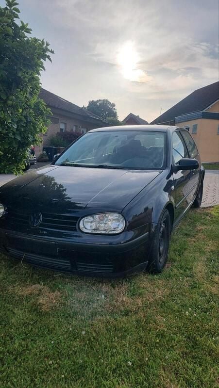 Schwarz Gebraucht 2001 VW Golf IV Edition Kleinwagen | 500 € (Superpreis) - Bild 1/4