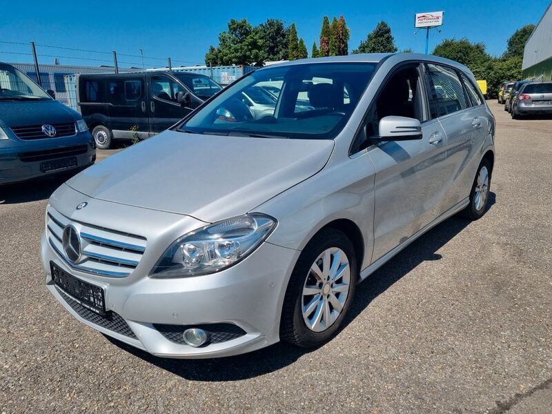Silber Gebraucht 2013 Mercedes B180 Edition 1 Van / Kleinbus | 12.990 € (Fairer Preis) - Bild 1/4