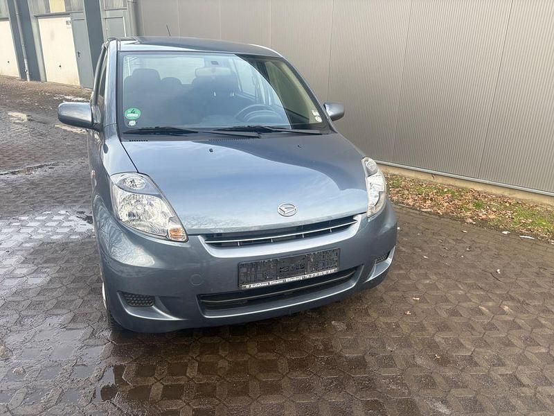 Gebraucht Daihatsu Sirion 91 PS (66 kW) 2011 Grau Kleinwagen